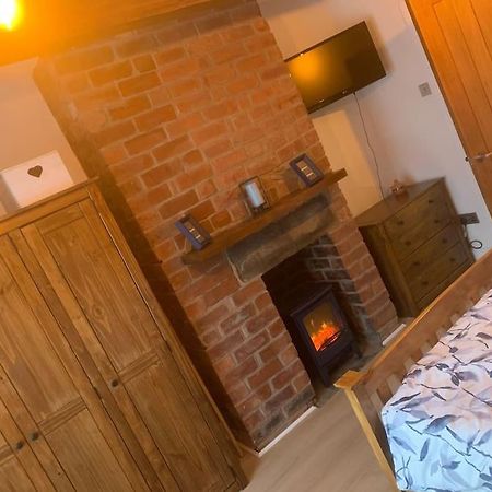 Quaint 1 Bedroom Cottage In Pudsey, Leeds Esterno foto