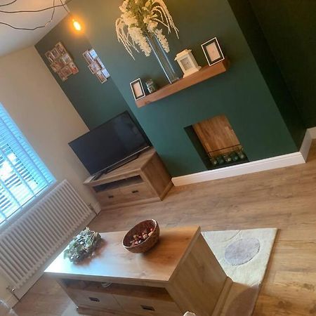Quaint 1 Bedroom Cottage In Pudsey, Leeds Esterno foto