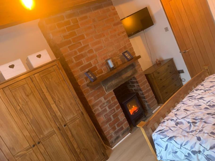 Quaint 1 Bedroom Cottage In Pudsey, Leeds Esterno foto