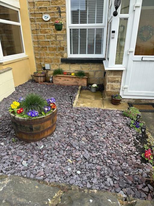 Quaint 1 Bedroom Cottage In Pudsey, Leeds Esterno foto