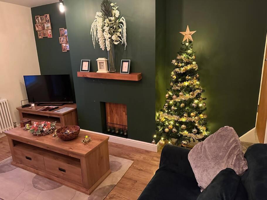 Quaint 1 Bedroom Cottage In Pudsey, Leeds Esterno foto