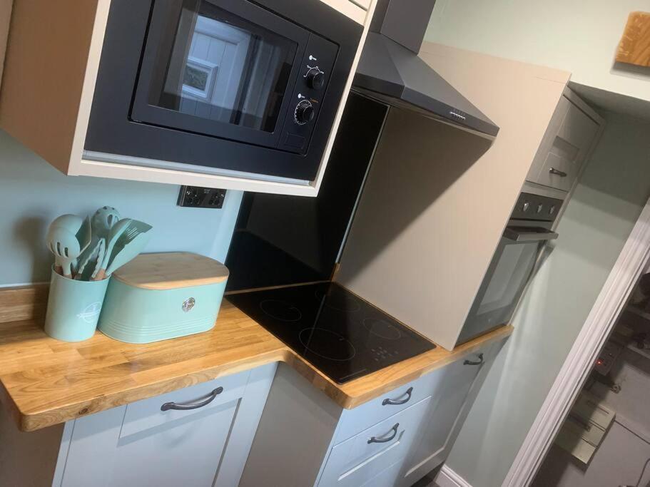 Quaint 1 Bedroom Cottage In Pudsey, Leeds Esterno foto