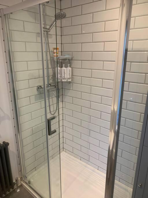 Quaint 1 Bedroom Cottage In Pudsey, Leeds Esterno foto
