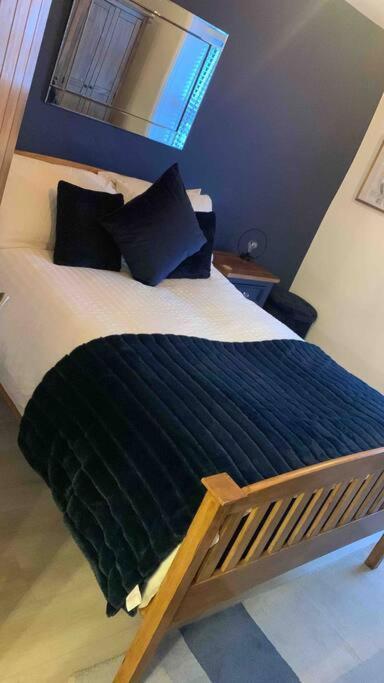 Quaint 1 Bedroom Cottage In Pudsey, Leeds Esterno foto