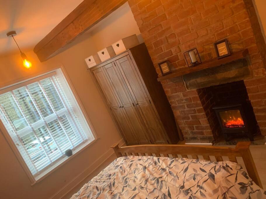 Quaint 1 Bedroom Cottage In Pudsey, Leeds Esterno foto