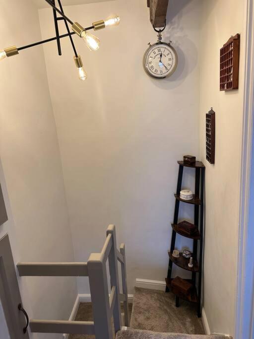 Quaint 1 Bedroom Cottage In Pudsey, Leeds Esterno foto