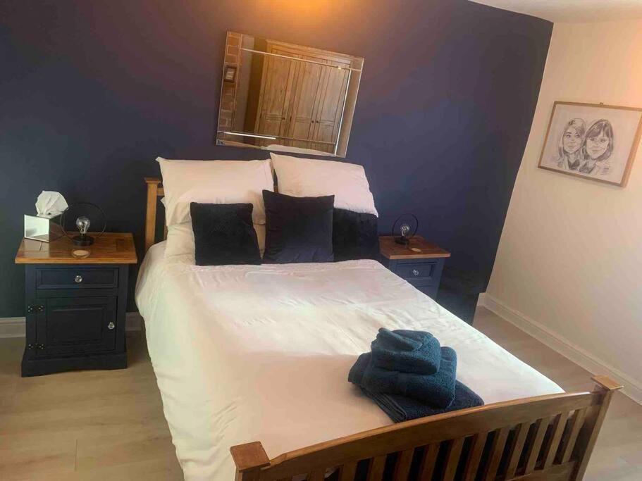 Quaint 1 Bedroom Cottage In Pudsey, Leeds Esterno foto