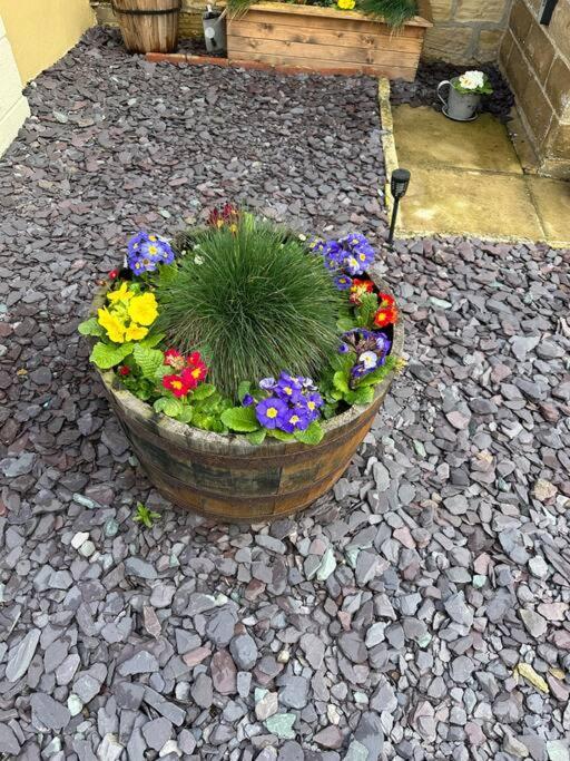 Quaint 1 Bedroom Cottage In Pudsey, Leeds Esterno foto