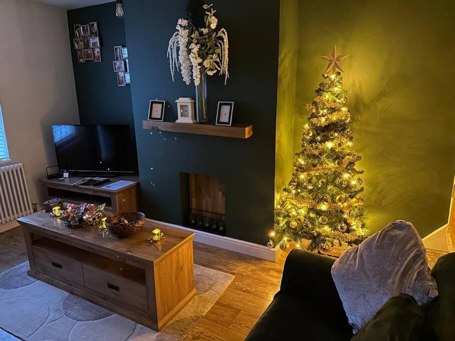 Quaint 1 Bedroom Cottage In Pudsey, Leeds Esterno foto