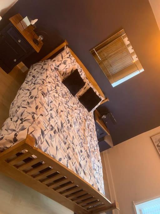 Quaint 1 Bedroom Cottage In Pudsey, Leeds Esterno foto